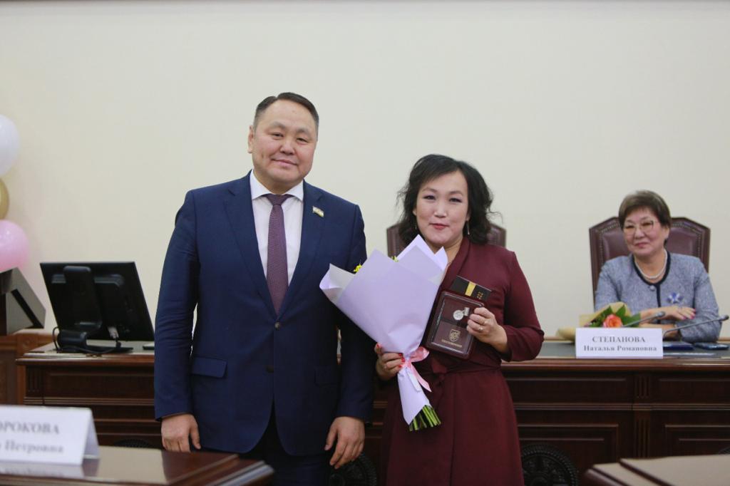 В Якутске наградили многодетных матерей